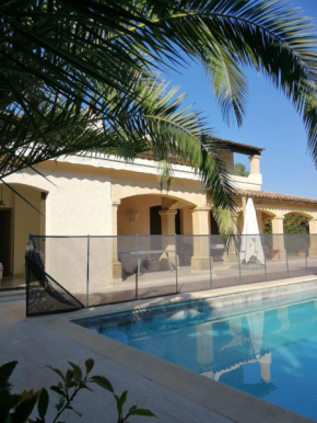 Villa avec piscine 8 personnes